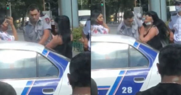 Սա էլ Նոր Հայաստանը․ ոստիկանները կոպիտ կերպով բերման են ենթարկում 2 աղջկա